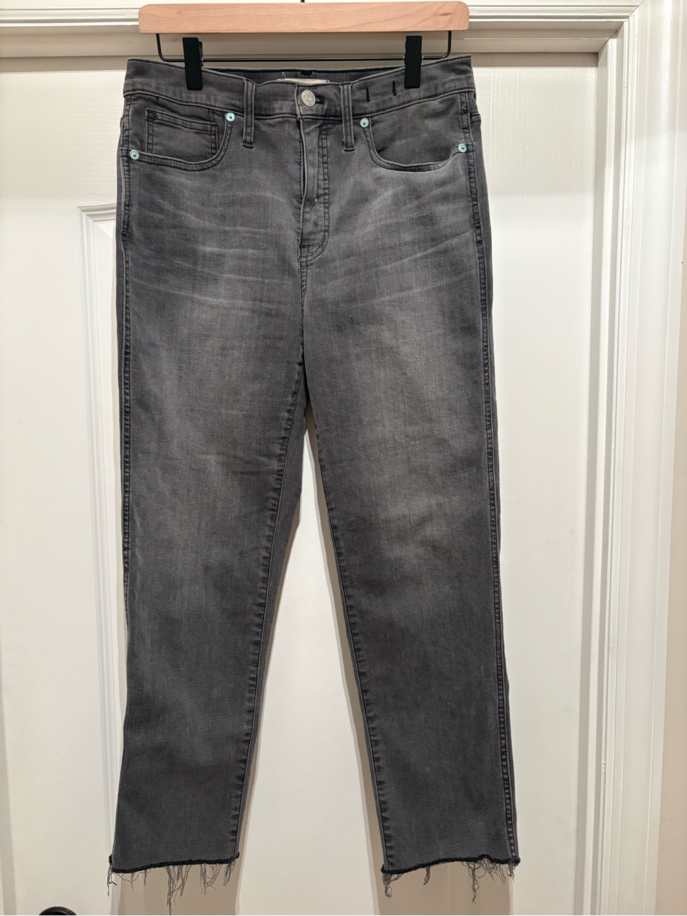 Women’s Madewell Stovepipe jeans w/raw hem in dark gray wash size 28